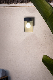 Уличный настенный светильник Kila серый/прозрачный